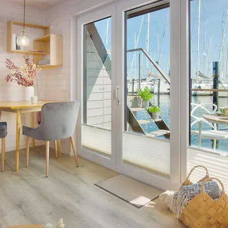 Hausboot - Svanehus Ferienhaus Heiligenhafen
