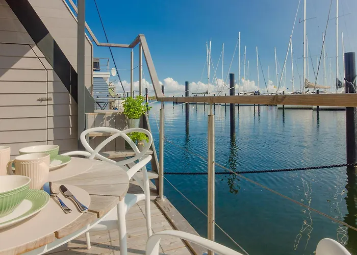 Semesterbostad Hausboot - Svanehus *